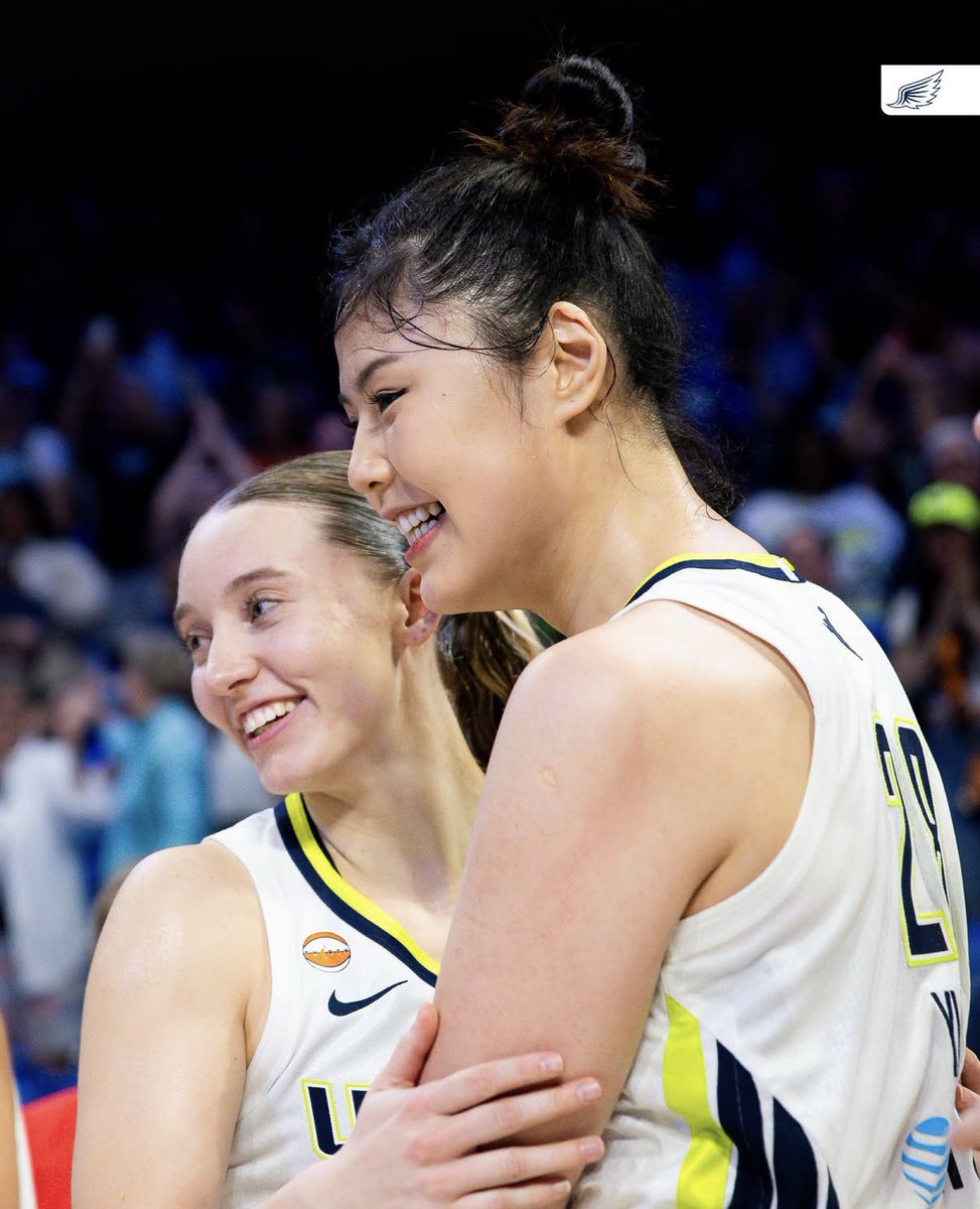 azzi3535's tweet photo. azzi and paige are one of li’s favorite teammates🥰
vote azzi fudd and paige bueckers for all star❤️❤️❤️❤️
https://t.co/wZj4JXY52C
@CWHoopShow
#azzifudd #paigebueckers #liyueru #chinesehoops #basketball https://t.co/uFNnRwgzoy