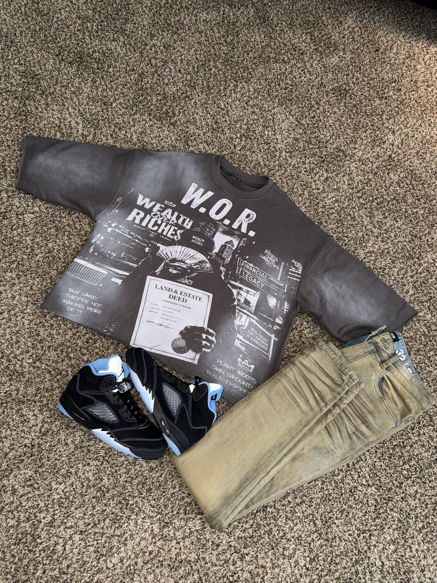 ShakeSumn_'s tweet photo. WOR - Boxy Tees  6/26‼️ Black Shorts 6/26‼️ https://t.co/yxsJI3g01j