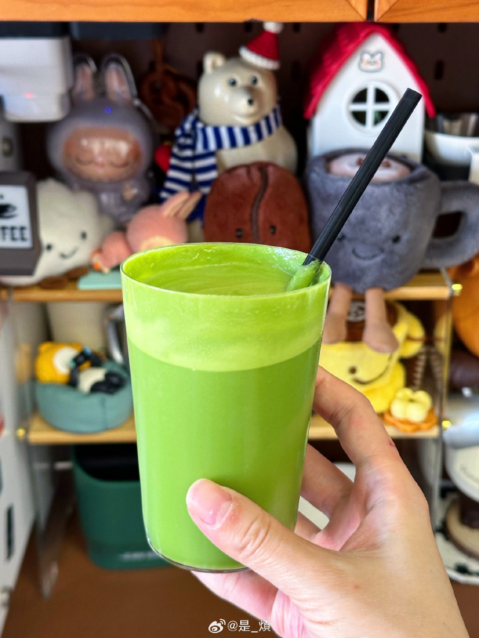 jisunlee's tweet photo. That late-night homemade matcha latte + warm red bean bun combo hit different ， https://t.co/lvjwiSG7fd
