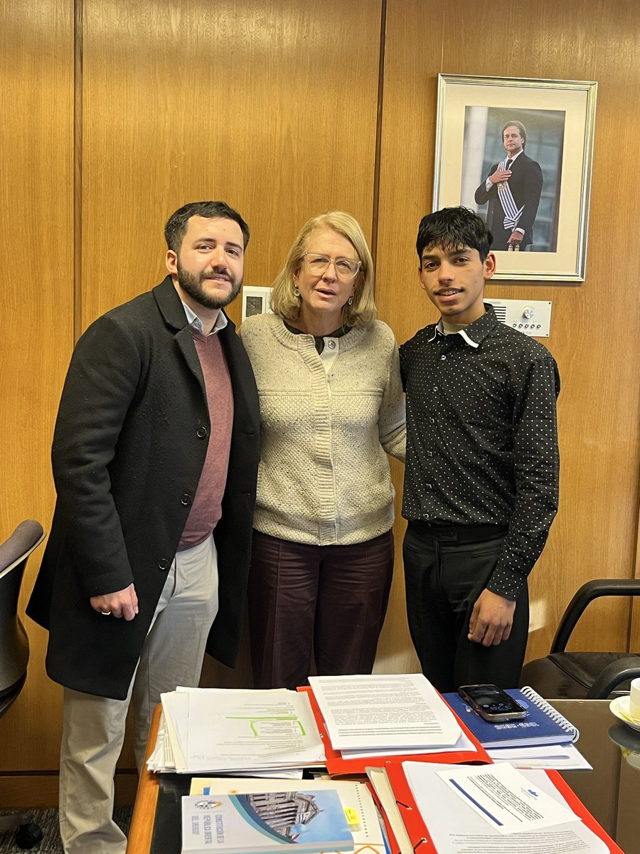 Alevaccaro40's tweet photo. En el día de hoy nos reunimos con la Diputada @Maferauer para tratar diversos temas, entre ellos salud mental.

Desde @AguilaBlanca40_  seguimos trabajando y generando propuestas para abordar las problemáticas que afectan a nuestra comunidad https://t.co/lBO3yKkOOc