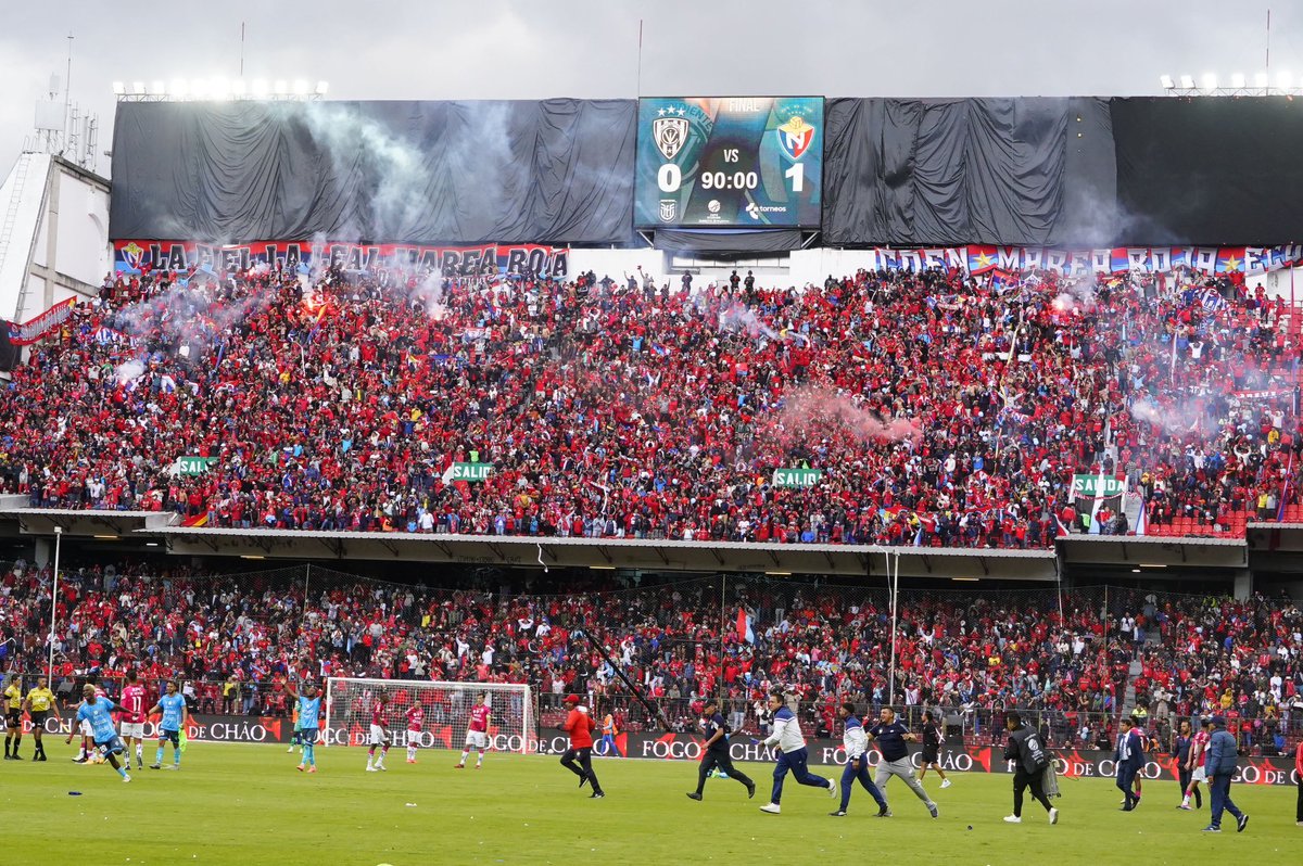 KevinCr29's tweet photo. SORTEO PARA LA TARDE ROJA
@Ercruz_12_ y mi persona estamos sorteando dos entradas para el domingo.
¿Cómo participar? 
Sencillo,solo debes comentar/citar este post con una foto junto a  la persona con la que irás al partido del domingo. 
Nota: habrá dos diferentes ganadores. https://t.co/Ol21WfJq6Z