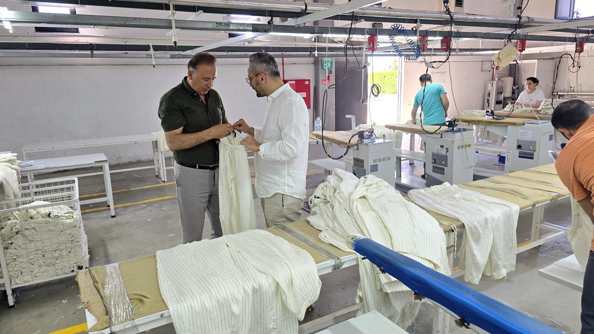 BafraDS's tweet photo. Nazik ev sahiplikleri, misafirperverlikleri ve samimi sohbetleri için Bafra Blue Denim Tekstil sahibi Fatih TUNÇ’a, Samet TUNÇ’a ve tüm çalışanlarına teşekkür eder, çalışmalarında başarılar dileriz. https://t.co/nUZfbNI49w
