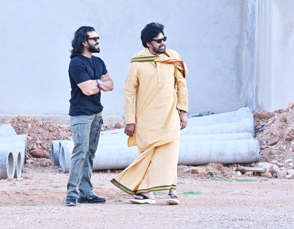 ITWingJSP's tweet photo. ఈరోజు సాయంత్రం మెగా పవర్ స్టార్ శ్రీ @AlwaysRamCharan గారు, మంగళగిరిలోని జనసేన పార్టీ కేంద్ర కార్యాలయంలో గౌరవ ఉప ముఖ్యమంత్రి శ్రీ @PawanKalyan గారిని మర్యాదపూర్వకంగా కలిశారు. https://t.co/h25evuDrXs