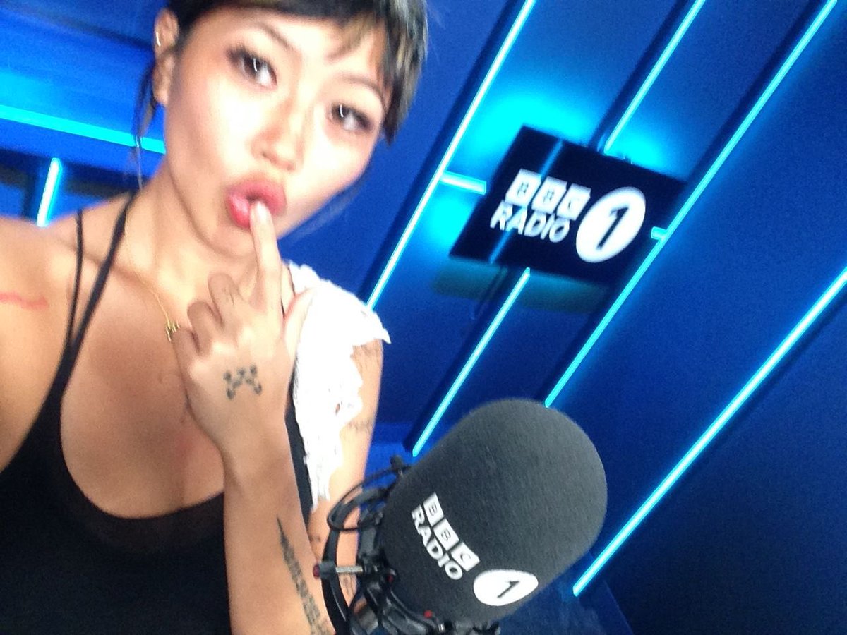 beabad00bee's tweet photo. live on @BBCR1 for sun has set's debut !! 
listen: https://t.co/Tu8ldKG9jm https://t.co/j82UlhSs2h