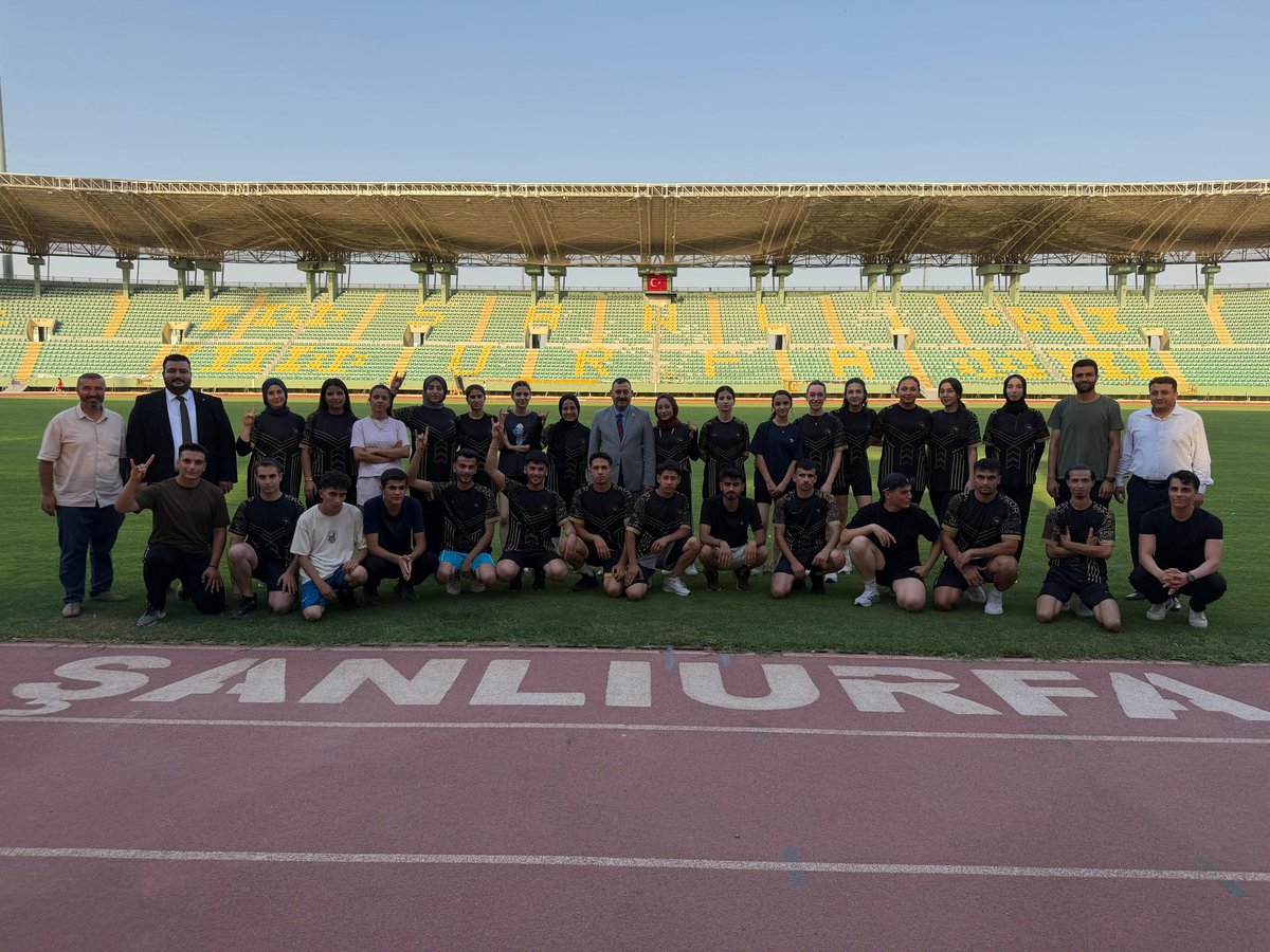 Sanliurfa_MHP's tweet photo. İl Başkanımız Sayın Ecz. Osman Mutlu, Gençlik ve Spor Eyyübiye İlçe Müdür Vekili Sayın Cuma Canbek’i ziyaret ederek çeşitli istişarelerde bulundu.

Ziyarette, gençlerimize yönelik sportif ve sosyal faaliyetler üzerine değerlendirmelerde bulunulurken; gençlerimizin bedenen, zihnen ve fikren güçlü bireyler olarak yetişmesinin önemi vurgulandı.

İl Başkanımız Sayın Ecz. Osman Mutlu, tesislerde eğitimlerine devam eden genç sporcularımızla da bir araya gelerek kendilerine başarılar diledi.

Nazik misafirperverliklerinden dolayı Sayın Cuma Canbek’e ve değerli sporcularımıza teşekkür ediyor, çalışmalarında başarılar diliyoruz.
