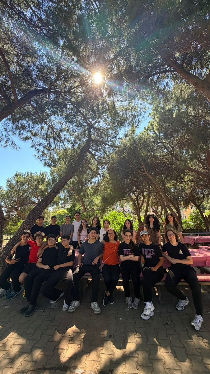 burakboraal's tweet photo. Sevgi’de Buluşuyoruz 💙

Sevgi’de Buluşuyoruz Projemiz kapsamında, sene sonu yaz pikniğimizi Yakacık Sevgi Evindeki çocuklarımız ile birlikte sevgi, neşe ve paylaşım dolu bir atmosferde gerçekleştirdik.

Gönüllere dokunan bu anlamlı buluşmada; birlikte olmanın sıcaklığını, paylaşmanın güzelliğini ve aynı sofrada, aynı tebessümde buluşmanın mutluluğunu yaşadık.

Çocuklarımızın yüzlerinde beliren her gülümseme, günümüze ayrı bir anlam kattı. Bu özel organizasyonda emeği geçen, katkı sunan ve yanımızda olan herkese gönülden teşekkür ederiz. 🌿💙