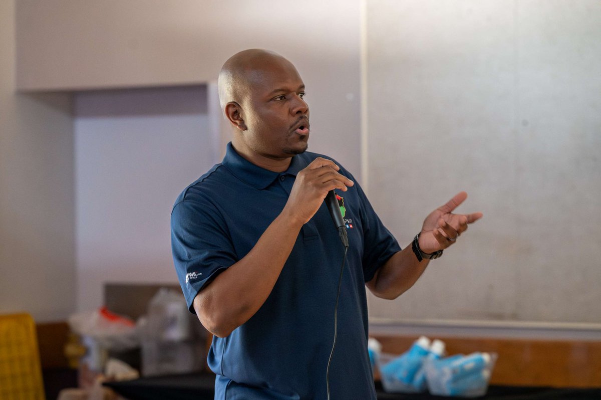 RootsEmpowers's tweet photo. Join us as we celebrate fathers, mentors, role models, and male leaders in our community! 

📅 Sat., June 27 | 12:30 – 3:30 PM
📍 1811 S. 7th St., Suite D, San Jose

This event is a space for men to connect about fatherhood, mental health, and growth: https://t.co/V2W5S9Mkl7 https://t.co/bpSiyXkOA3