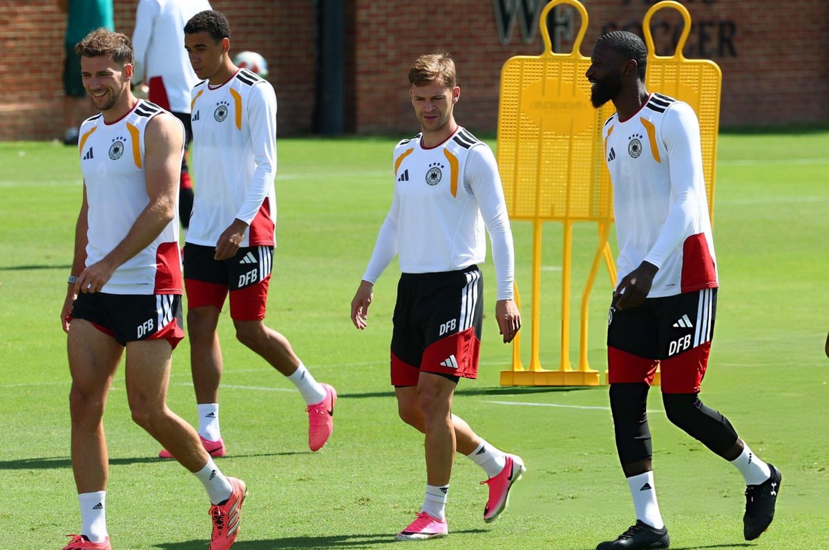 iMiaSanMia's tweet photo. 📸🇩🇪 Final training session ahead of tomorrow's game against #Ecuador https://t.co/FSQDshkyGF