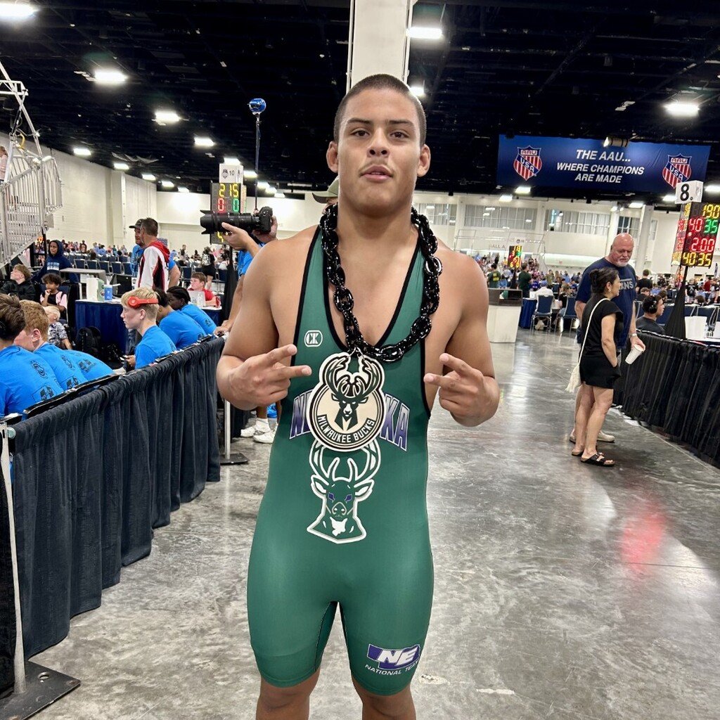 mpsdragons's tweet photo. Angel is competing at Disney Duals in Florida this week &amp; is having a blast!

Thank you to Jenni Grape for the pictures! 📸 

#weRmadison https://t.co/9UwxzWKgTV