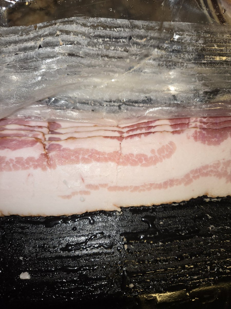 captnmericah's tweet photo. @SmithfieldFoods bacon is trash. Consistently their packs are not weighted right or come in the worst quality. This pack was $10 and every slice is split at the 2/3rds mark. https://t.co/2hsHTMaVZM
