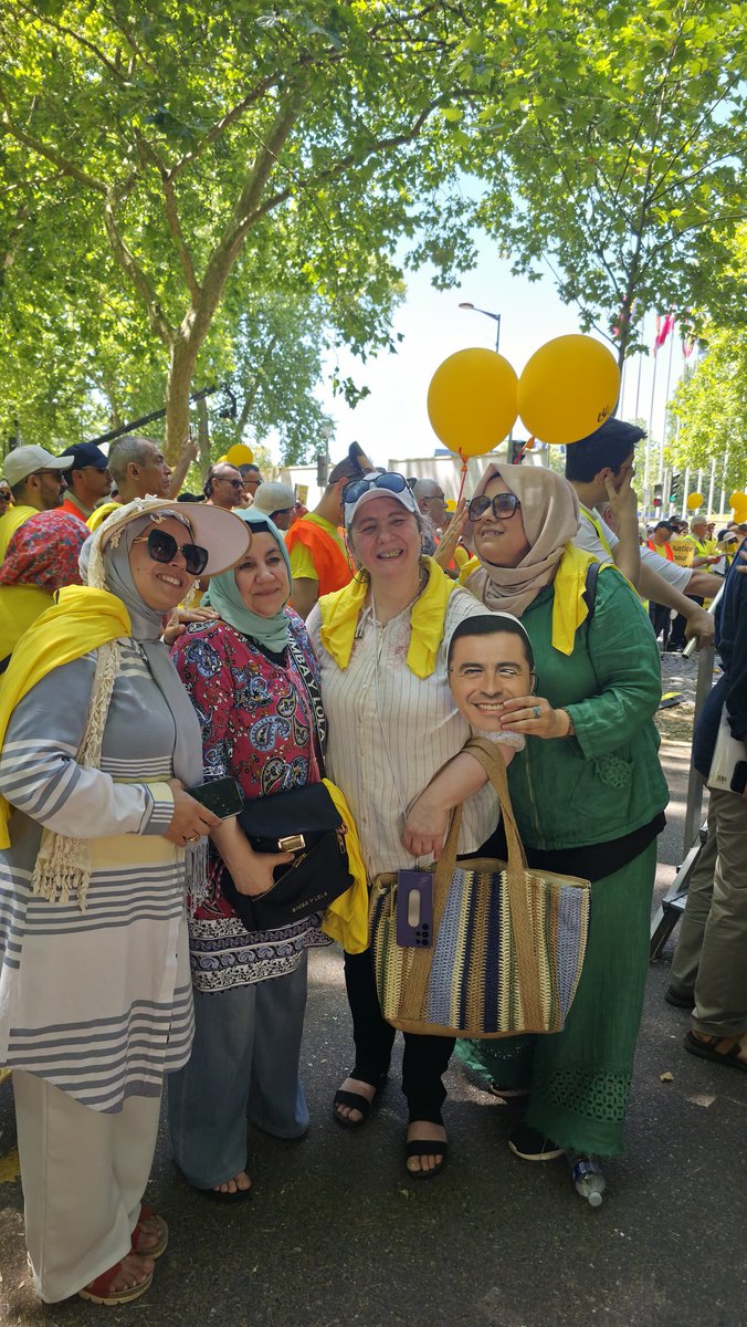 Atayunbirsen's tweet photo. En kısa zamanda amacına ulaşması dileği ,duası ile @ECHR_CEDH önüne gidip sesimizi duyurmaya çalıştık. İnşallah bu son gidişimiz olsun artık gereken neyse

#AIHM
#AdaletBuluşması
#JusticeMarch

#AnadoluyaÖzgürlük

#AnadoluHalaTutsak https://t.co/HmufAtDRpk