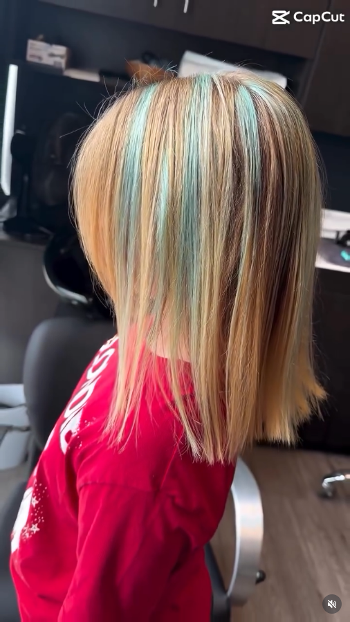ReflectionsOMA's tweet photo. A soft dimensional blonde with hidden aqua ribbons for the perfect playful pop by stylist (and esthetician) Whitney.

#reflectionsomaha #reflectionssalon https://t.co/mPbH4yRM9S