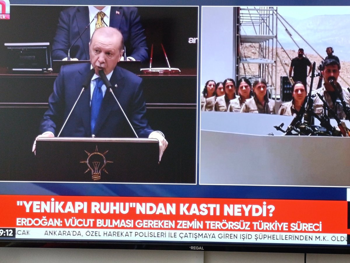 serefogluf's tweet photo. Seçim senaryosu;
Bir tarafta Bahçeli (DEM Partisini yanına çekerek mecliste çoğunluğu tamamlamak adına) Öcalan'a kucak açtı, sündüre süründüre sürdürmeye çalışıyorlar, zaman kazanmak için...
Diğer tarafta CB, hukuk ve anayasa dışı çeşitli operasyonlarla muhalefeti güçsüzleştirdi. En son silahı olan Mutlak Butlanla CHP'yi kendi içinden vurdu. Kılıçdaroğlu çok zayıf bir avdı, senaryo rahat uygulandı. Bahçeli'ye, Öcalan'a gerek kalmadı. Sonra da "bizim onlarla işimiz olmaz, sadece seyrediyoruz" diyerek muhalafetle dalga geçti...
Erdoğan'ın siyasi zekası mı bu, yoksa devlet gücünü sonuna kadar kendi menfaati için kullanması mı?....
#YenikapıRuhu 
@eczozgurozel 
@MDervisogluTR