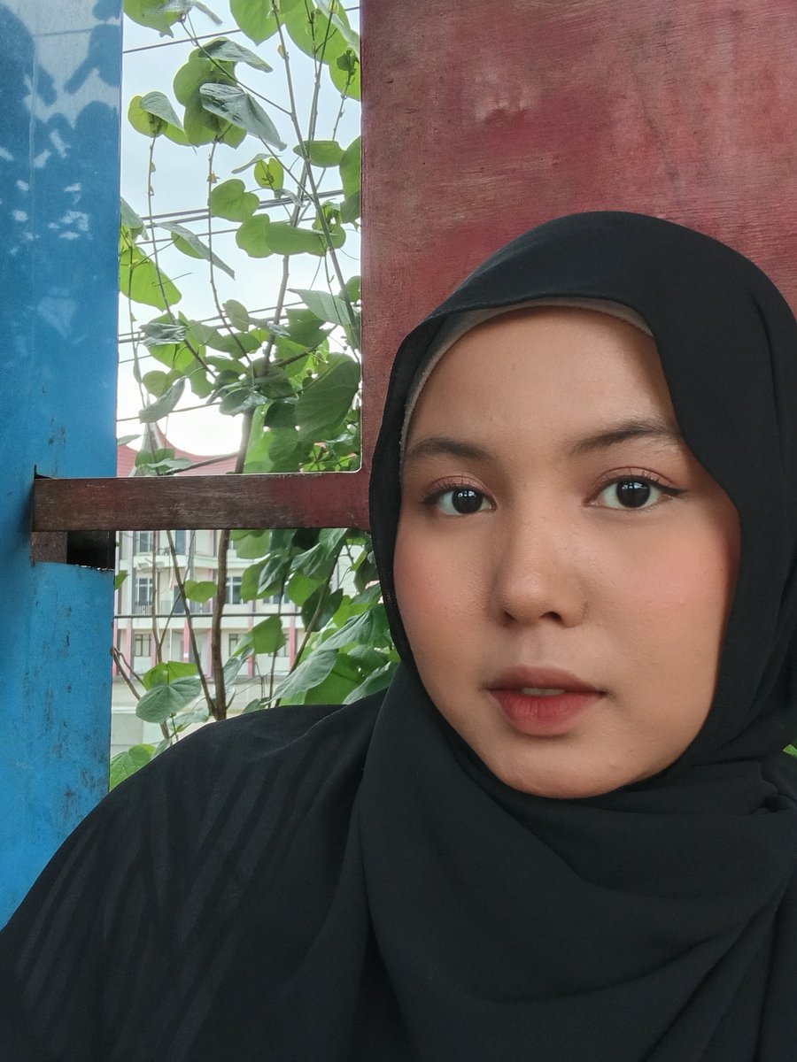 piracetam800mg's tweet photo. gatau ini kaya 3 org, tapi aslinya ini pacarnya @_mdaffarg https://t.co/o21tj3e6lr