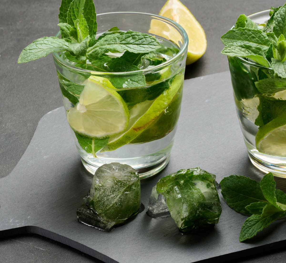 Larissa32007029's tweet photo. Try our easy iced honey lemon tea: steep black tea, mix with fresh lemon juice u0026 a dash of honey, pour over ice. Refreshing in 5 mins! https://t.co/tbU7Y5uXEa