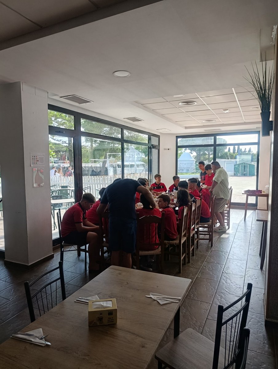 CICF1981's tweet photo. Fotos de la merienda del club en La Rana Verde ❤️🏆 https://t.co/KLxPtaa8Bs