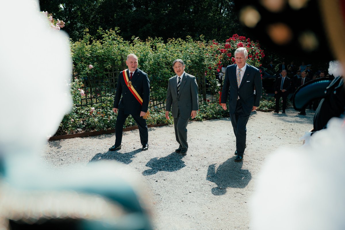 MonarchieBe's tweet photo. 🇧🇪🇯🇵 Le Roi et l’Empereur du Japon se rendent à Namur et Louvain aujourd’hui pour la suite du programme de la visite d’Etat, dédié principalement à la gestion de l’eau, la coopération technologique et la solidarité patrimoniale historique entre nos deux pays. https://t.co/AvLGEPU6nw
