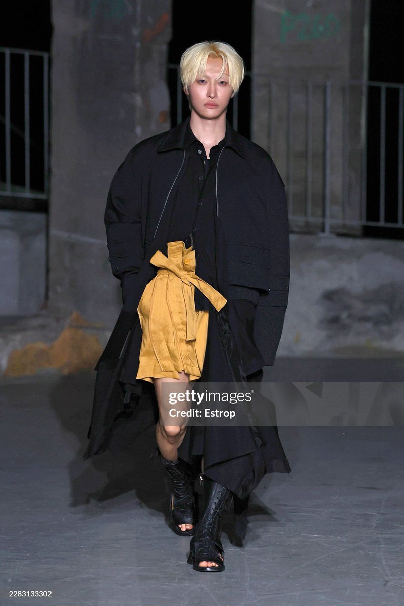 ATEEZUD's tweet photo. [📷] SEONGHWA for Songzio - Runway - Paris Fashion Week - Menswear Spring/Summer 2027

Photo by Estrop

SONGZIO RUNWAY STAR SEONGHWA
#SEONGHWA #성화 @ATEEZofficial
#SONGZIOSS27 #SONGZIO https://t.co/LTl4P1jrwF