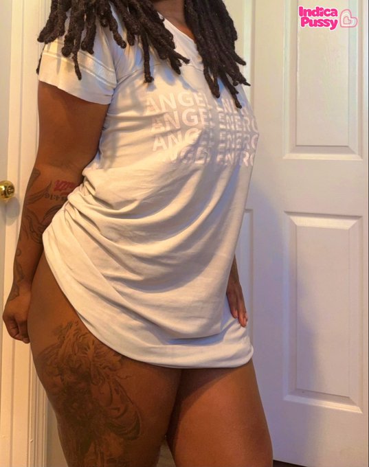 𝐈𝖓𝐝𝐢𝐜𝗮 𝒫𝓊𝓈𝓈𝓎 🦂🌸🍃 - 1 pic. On or off ? 😻❤️‍🔥 https://t.co/OStDJofrV0