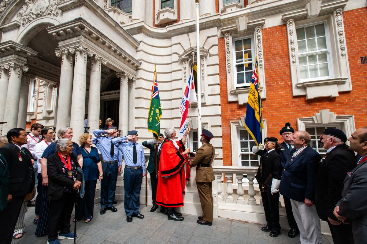 Royal_Greenwich's tweet photo. 🎖️Ahead of #ArmedForcesDay, the mayor, Cllr David Gardner was joined by local veterans and cadets to honour our armed forces communities.

Don’t miss Woolwich Garrison Church’s Armed Forces Day event🎈

📅Saturday 27 June, 11am-5pm, free

📍St George’s Garrison Church, SE18 6BW https://t.co/KZRFjbNfrj