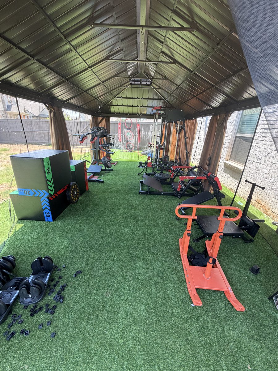 BuffedInPrime's tweet photo. Home Weightroom ✅ Health is Wealth https://t.co/hMfoNWi5uH