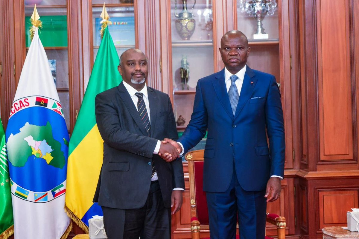 View_of_Djib's tweet photo. 🚨🇩🇯🇬🇦 FLASH INFO | DIPLOMATIE 

Gabon | Le Président Brice Clotaire Oligui Nguema a reçu aujourd'hui les lettres de créance de SEM Mohamed BOURHAN ALI, Ambassadeur extraordinaire et plénipotentiaire de la République de Djibouti https://t.co/qBYUKvrzco