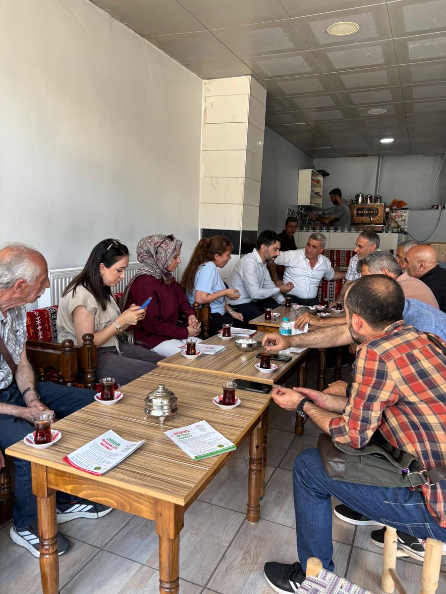 OrmangorenSedat's tweet photo. 📍Genç/Darahenî

İl örgütümüz olarak Genç ilçemizde halkımızla bir araya geldik. Halkımızın taleplerini dinleyip güncel gelişmeler üzerine fikir alışverişinde bulunduk.

28 Haziran’da Amed İstasyon Meydanı’nda gerçekleşecek Özgürlük Mitingi’nin çağrısını yaparak güçlü katılım için çalışmalarımızı sürdürdük.