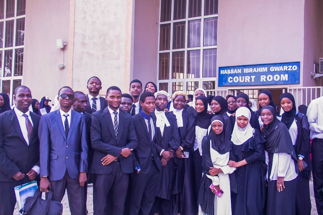 EquityBUK's tweet photo. WELCOME TO THE BAR, OUR NEW WIGS⚖️
Equity Chambers Bayero University Kano proudly felicitates with the newly admitted Equitarians on their successful Call to the Bar within the jurisdiction of Bayero University Kano.
Congratulations, New Wigs! The Bar has welcomed you.🤗🙌 https://t.co/nlmbeE4kiC