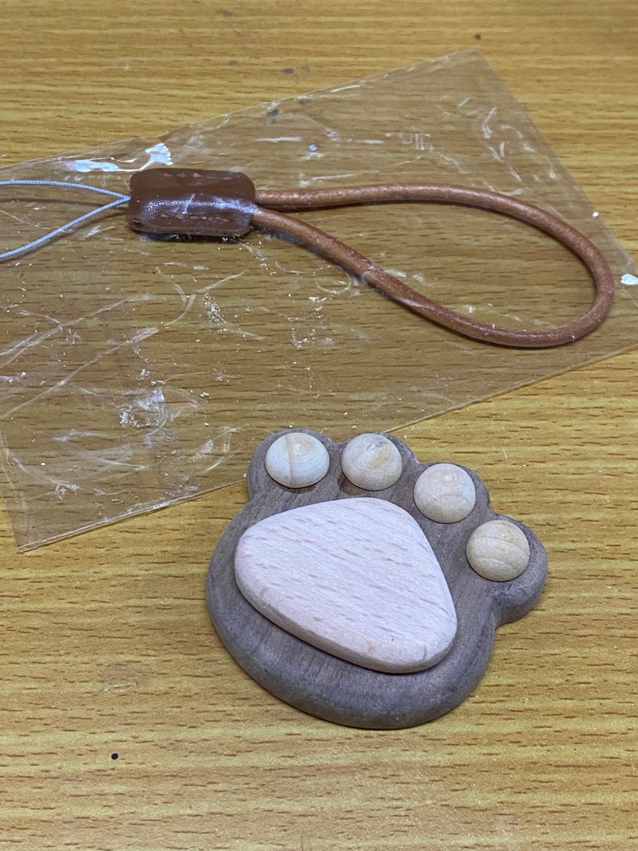 Q5b6UgcRZS7V1WC's tweet photo. Just finished these personalized clay keychains for my besties! Hand-rolled, painted with tiny details, and totally one-of-a-kind. Such a cozy weekend craft win  #HandmadeFun https://t.co/aeup96Z8q8