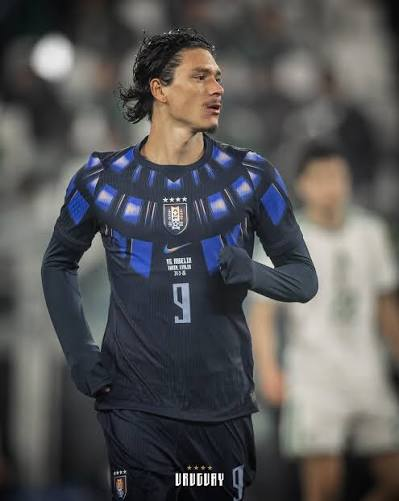 mateoo___xg's tweet photo. SOLO 3!!
Segun estadisticas, Darwin Nuñez esta a solo 3 goles de pasar  a Lionel Messi como maximo goleador de los mundiales
Estas cuentas fueron hechas por el mismo jugador dado que no sabe contar, sus compañeros se pusieron de acuerdo en decirle que si para que no se ponga mal https://t.co/Ytgc5VBf0o