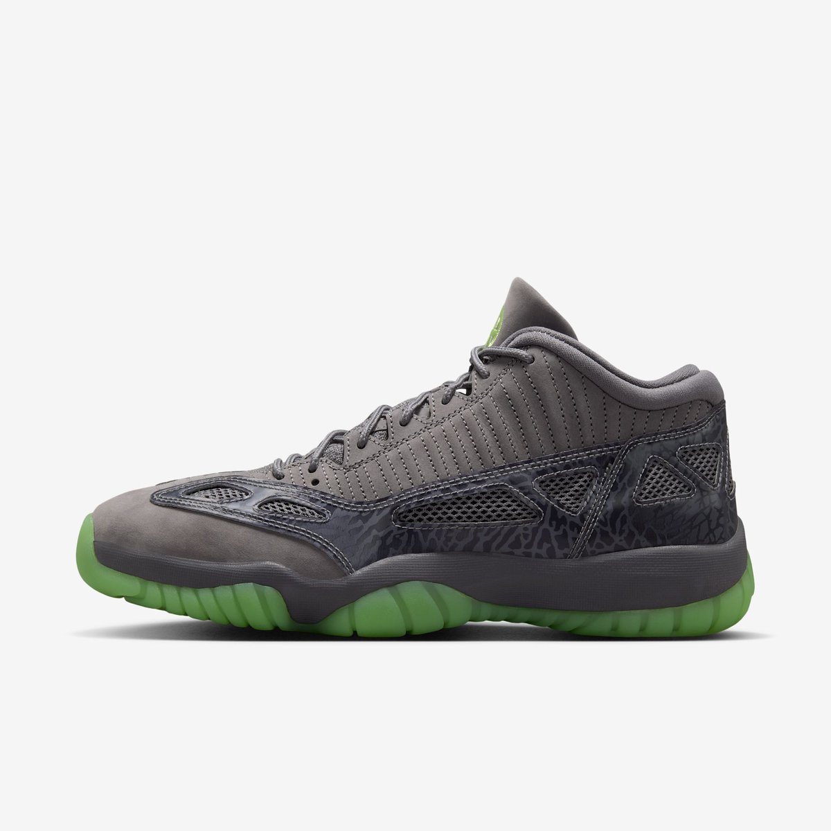 TheSiteSupply's tweet photo. Official Images: Quai 54 x Air Jordan 11 Low IE "Gunsmoke"

🗓️ Fall 2026 https://t.co/DQOpauIyCo