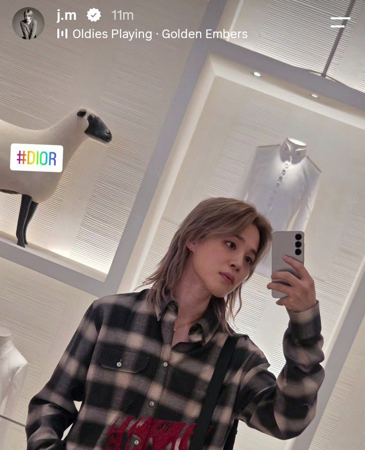 jjkwgib's tweet photo. happy pride month to you jimin https://t.co/z7nbyq6ORA