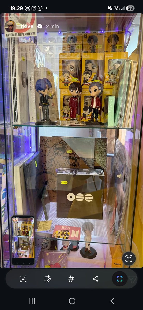 nqvermind_'s tweet photo. OSEA, EL TÍO ENTRANDO A UNA TIENDA DE KPOP Y SE LA PELA?!??!?!?!?? https://t.co/I48sq5of5n