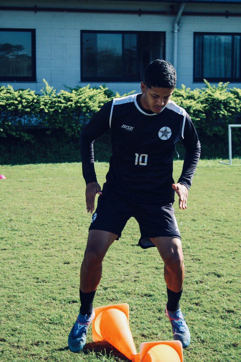 Resende_FC's tweet photo. Mais um dia de muito trabalho! ⚽️

A equipe de Gigantes realizou o treino nesta quarta-feira (24), dando sequência à preparação para o próximo confronto no Carioca A2. 👊🐺

📷 João Andrade/RFC https://t.co/T9KeVVqpdn
