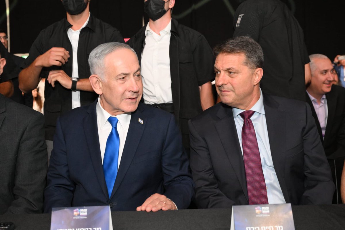 BibasHaim's tweet photo. הצדעה לשלטון המקומי.

קיימנו הערב אירוע הוקרה מיוחד לשלטון המקומי בהשתתפות נשיא המדינה יצחק הרצוג, ראש הממשלה בנימין נתניהו, יו״ר הכנסת אמיר אוחנה, שרים וח״כים, ראשי רשויות ובכירי המשק והכלכלה בישראל. 

ראש הממשלה, תודה רבה מעומק הלב על המילים החמות, על התמיכה הגדולה בשלטון המקומי ובחשיבתו.

תודה גדולה לנשיא המדינה שהגיע לכבד, נשא מילים מרגשות על השלטון המקומי כמקום שמייצג עוצמה וגאווה, מקום שבו כולנו פועלים יחד למען מטרה משותפת.  

רגע אישי ומיוחד היה השתתפותו באירוע של אלון אהל, שחזר אלינו אחרי תקופה ממושכת בשבי בעזה.

בשנה שעברה חלמנו שאלון יהיה איתנו כאן בוועידה והשנה הוא ניגן בגאון על הבמה. רגע של תקומה ושמחה גדולה.