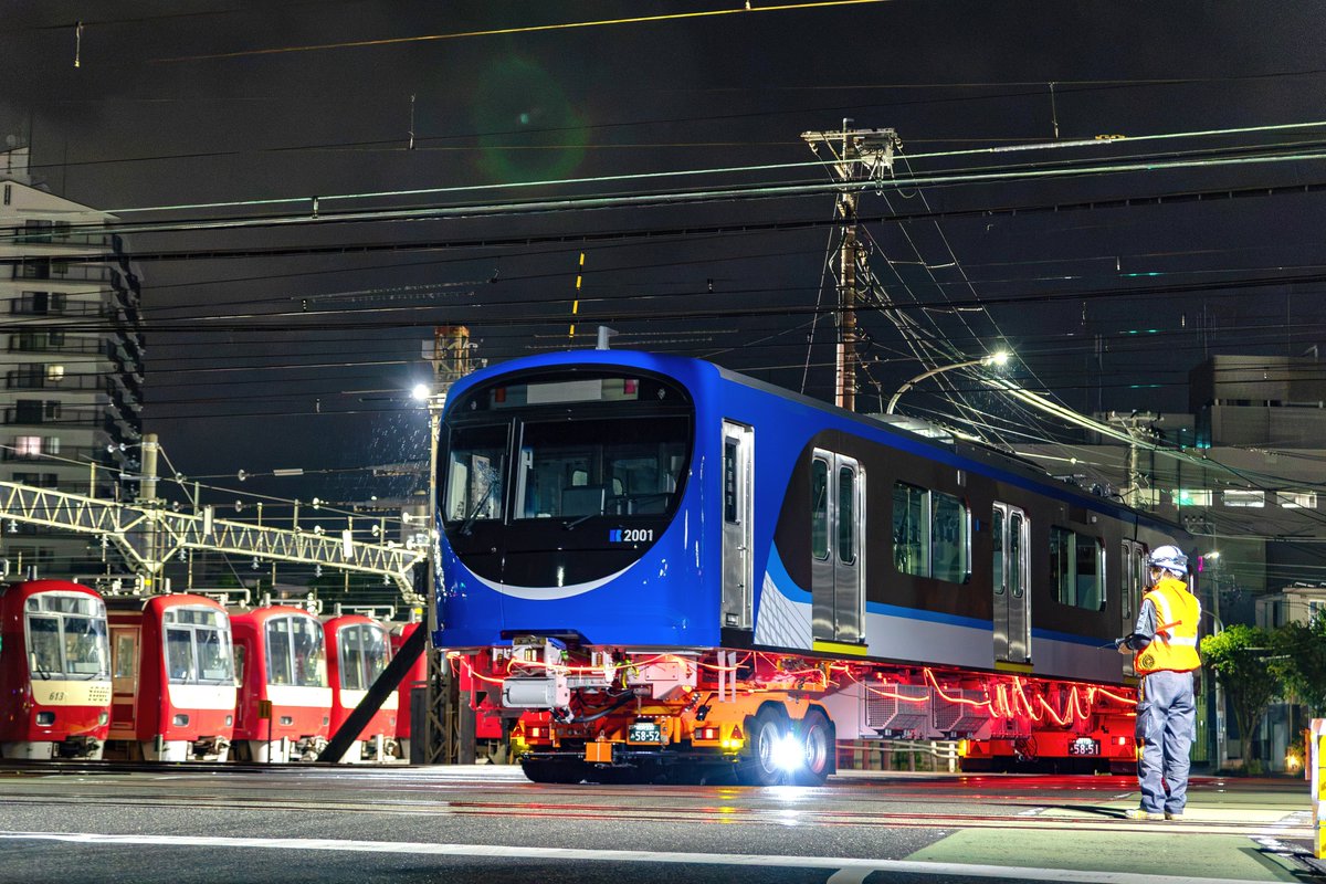 YY_Train_Labo's tweet photo. 2026.06.25
高松琴平電気鉄道 2000形
2001編成 《2001-2002号》
総合車両製作所(横浜) 出場 陸送

本日未明、ことでん 2000形 2001F の 2001号車(Mc) と 2002号車(Tc) の2両がJ-TRECから陸送にて出場しました。

ことでん2000形は、J-TRECの新sustina構体(2S構体)が採用されています。 https://t.co/sTADVuHfHD