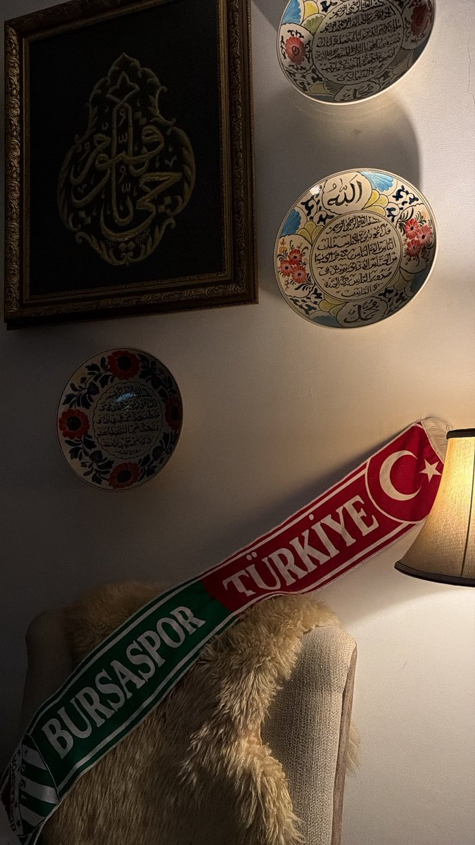 jafeone131's tweet photo. @bursasporluyuz Merhabalar, @BursasporSk @bursasporluyuz 

Geçen hafta, memleketim Endonezya’ya🇮🇩 dönmeden önce en iyi arkadaşım @bilalsevbanss bana bu hediyeyi verdi. Ben de bunu Jakarta’daki evimde bırakacağım🥰🐊💚

Teşekkürler Bilom bebeğimmmmmm🫶🏻 https://t.co/N2QqhLj3Ht