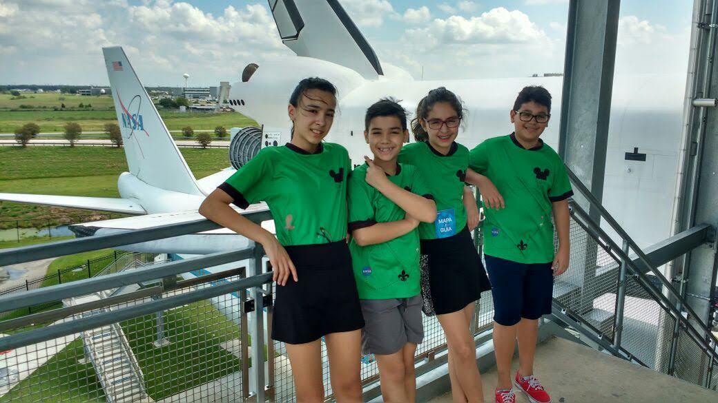 powerpuffzu's tweet photo. @SilasGNuvem @lui1z_____ Nao ironicamente só fala isso quem nunca foi. Foi uma das melhores experiências da minha vida. 😃 dito isso segue uma foto minha na NASA https://t.co/R5PPBjH9ye