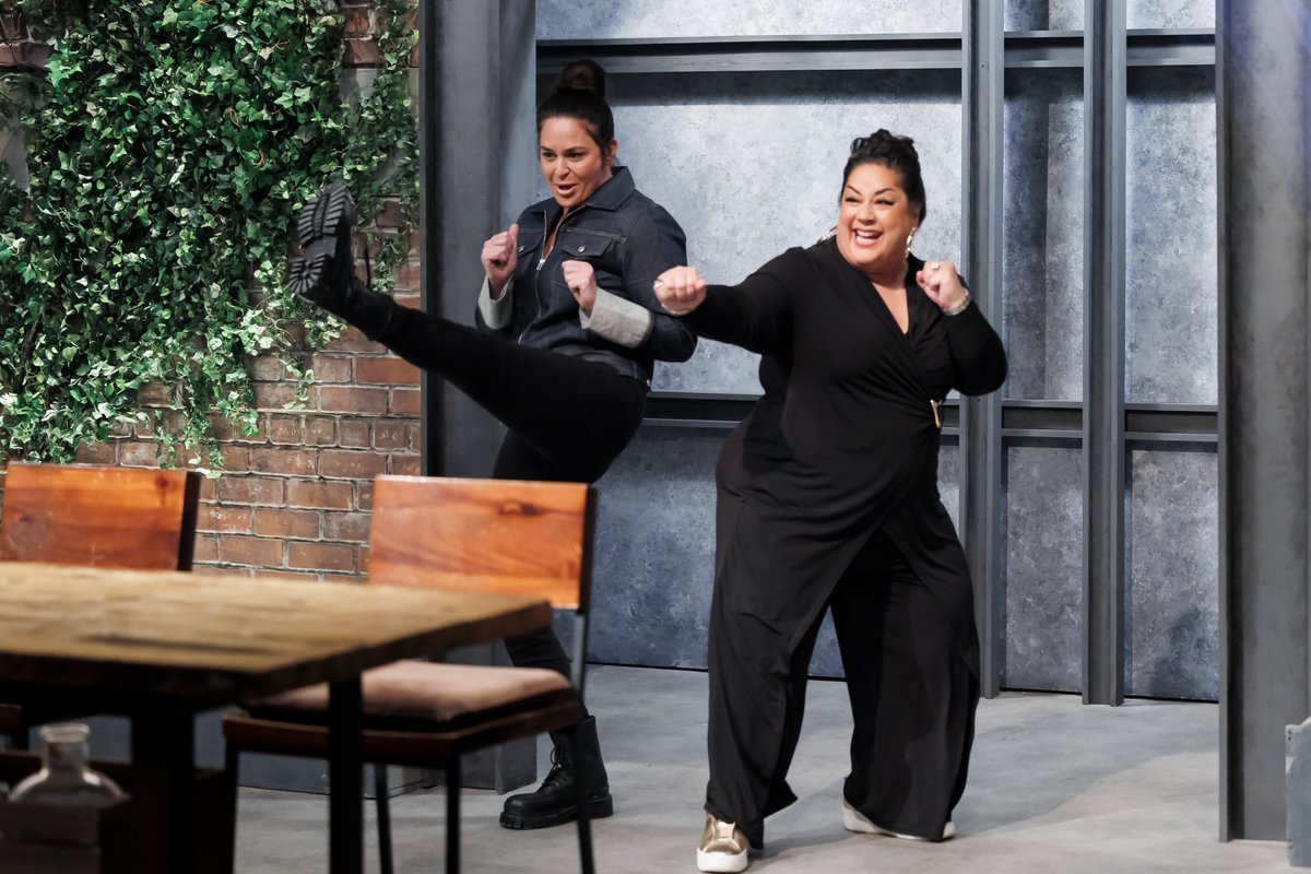 FoodNetwork's tweet photo. ‼️ TONIGHT ‼️ it's @chefantonia and Ayesha Nurdjaja at the judges' table on a mission to slay @bflay.

It's all happening on an all-new episode of #BeatBobbyFlay at 9|8c. https://t.co/t1zafh04zE