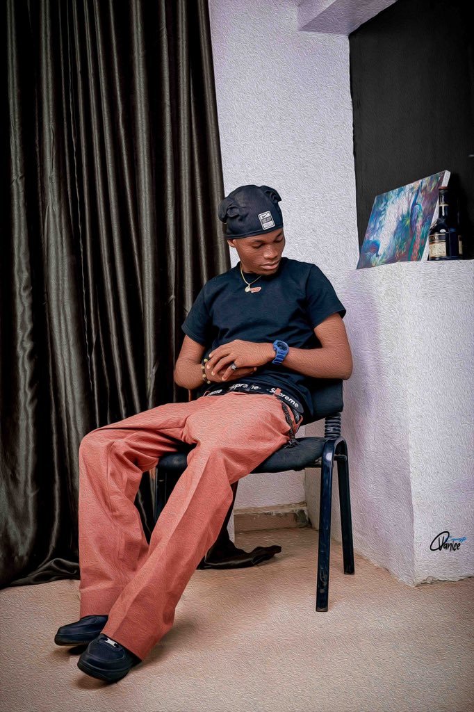 SnoozeBwoi's tweet photo. My Ep BTB OUT NOW on all social platforms 
Let’s get the streams started guy’s🕊️

Spotify 

https://t.co/iA87ZfbVDu https://t.co/T6xygsoraA