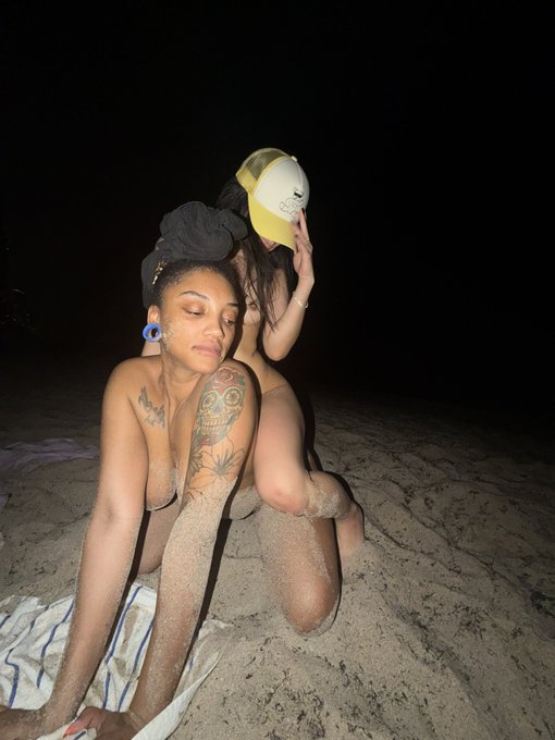𝕓𝑒𝐍zό 👽 🌙 - 1 pic. I teach a Spanish bitch creole, She eating griot💦🫦👅 https://t.co/hlFPdKrvIj