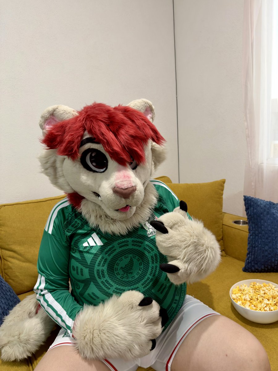 MaxHuntFurry's tweet photo. Hooooy también juega México owo
Ya estas listo? 
#mexico  #furry #fursuiting https://t.co/l4ByKSRzf7