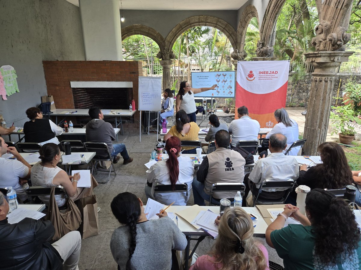 INEEJAD_OFICIAL's tweet photo. 📝📚 La Dirección Académica impartió el curso-taller “Pensamiento Matemático 3: Operaciones Fundamentales (Fase 1)”, dirigido a personas voluntarias y formadores de las 18 Coordinaciones de Zona.

Una capacitación para fortalecer herramientas que permitan acompañar el aprendizaje https://t.co/Q8SL5FCA1n