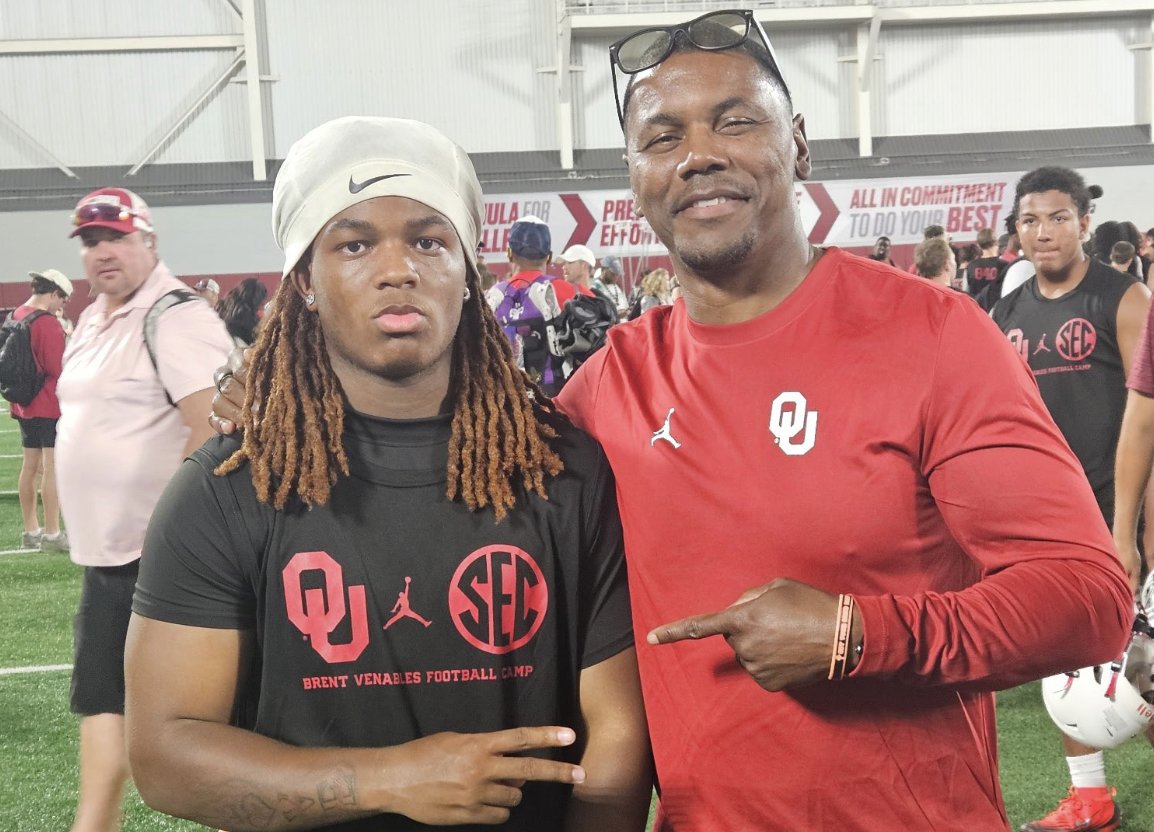sixstarfootball's tweet photo. EVENT COVERAGE | Several talented prospects make noise at Oklahoma (Offense)

📍 Oklahoma Prospect Camp | Norman, OK
🎯 Quarterback talent was on display throughout the Oklahoma Prospect Camp
📖 Full recap + scouting reports now live!

STORY ▶️ https://t.co/nsi4SrlTKI 

@Jacob_barnes4 @holtgoodwin773 @Hayes12J @LandonHall2029 @JonahAMiller @Micah_Shadid913 @NOAH_SMITH011 @Nbarker_13 @BChalakee @JJColeman25 @DarrylClll @JayComp_ @braylendickson1 @RyderFord55 @JFraser_2029 @GraysonGordon44 @TheMicahGrant @alex_houk @CarsonLacombe22 @ChaseMeek_11 @JAYMITCH_1 @braylon_noyola @Xeric1Ransom @Jaden_Rivale @CaysenSilvrhorn @D3ronSimpson @Cooper_Stoltz7 @Olin_D_Wallace @audricwilliams0 @GodSpeed_DJ