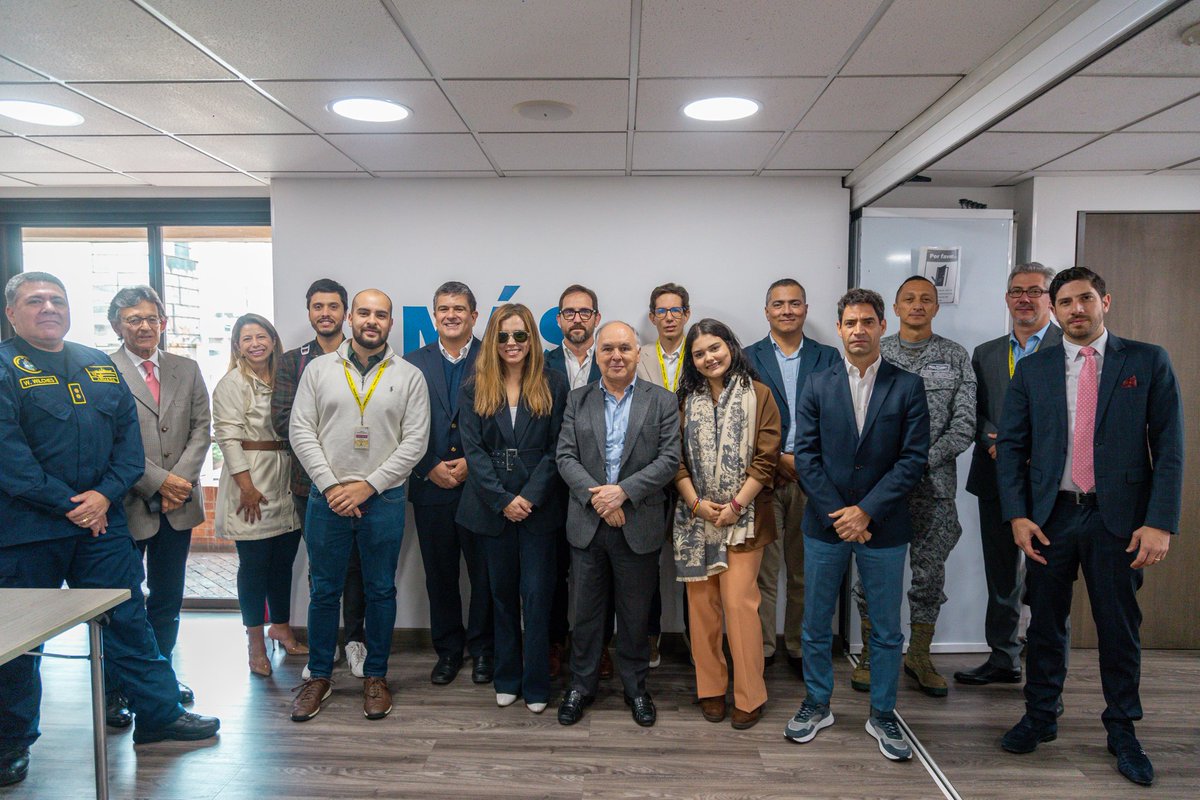 MincomercioCo's tweet photo. 🏭⚙️ El diálogo entre el Gobierno Nacional y el sector productivo es clave para seguir fortaleciendo la industria colombiana.

Durante la Junta Directiva de Fedemetal se abordaron temas estratégicos para la cadena metalmecánica, entre ellos las medidas de defensa comercial, el fortalecimiento de sectores como el astillero y el aeroespacial, y las oportunidades de crecimiento para la industria nacional.

La directora de Inversión Extranjera, Sofía Cañón, participó en este espacio de diálogo con empresarios y representantes del sector.

“La reindustrialización es una apuesta estratégica para fortalecer la productividad, generar empleo de calidad y consolidar sectores con alto potencial de crecimiento y valor agregado para Colombia”, destacó la ministra de Comercio, Industria y Turismo, @DianaMoralesR1.

En el Gobierno Nacional seguimos impulsando la industria nacional, fortaleciendo sectores estratégicos y promoviendo condiciones que permitan generar más inversión, empleo y desarrollo para los territorios.

#ConDignidadCumplimos