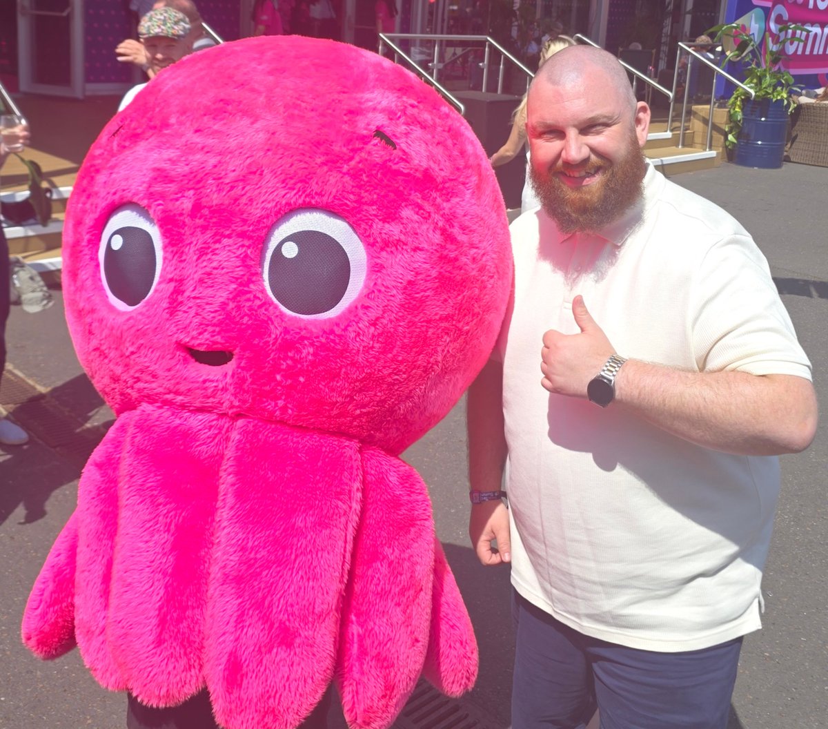 _robbie_90's tweet photo. @OctopusEnergy #OctopusETS26
I just love working at octopus energy 🐙
Had an amazing day at the energy tech summit in London
Didnt think my selfie with constantine could be topped then managed to grab a selfie with
@g__j https://t.co/HXu7t0njKN