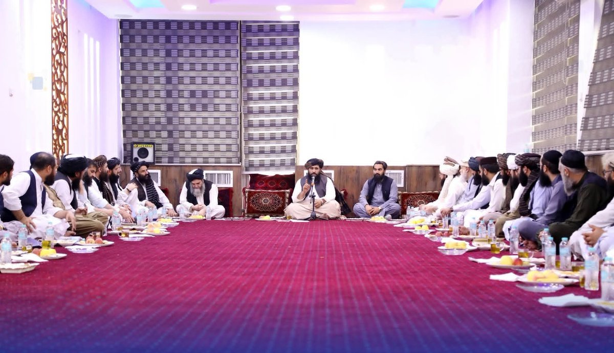Afghan1939923's tweet photo. د ولس غوښتنه.
په ویډیویي بڼه دي د ملي ټلویزیون د برنامو مجري د شبکو د استازو څخه ددې پوښتني جواب وغواړي چي یو GB انټرنټ په 9 افغاني پرتاسو تمامیږي تاسو یه ولي قیمت تر 100 افغانئ پورته کړ؟
وبه ګورو چي ولس ته څنګه قناعت ورکوي. https://t.co/Kou3gaEBwu