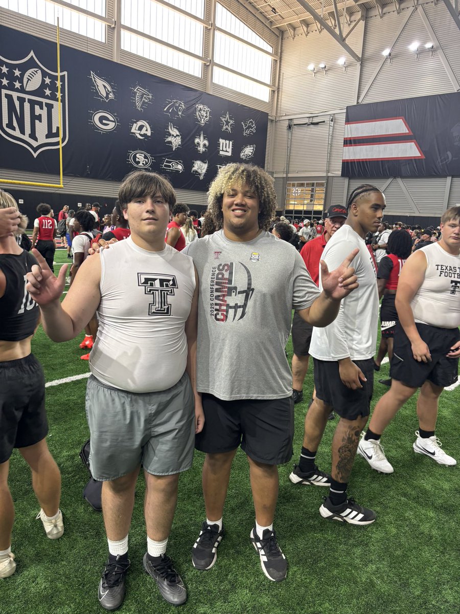 Mickle_Carter's tweet photo. Getting back to business after spending Father’s Day weekend road tripping with my Dad and visiting @TexasTechFB  Camp. It was great catching up with with that @9ine0Elite Fam, @JeraldJJMays. Learned a lot @Jacob_Crow77 and @ClayMcGuireTTU . Felt great to compete!! https://t.co/BEptmcj1ug
