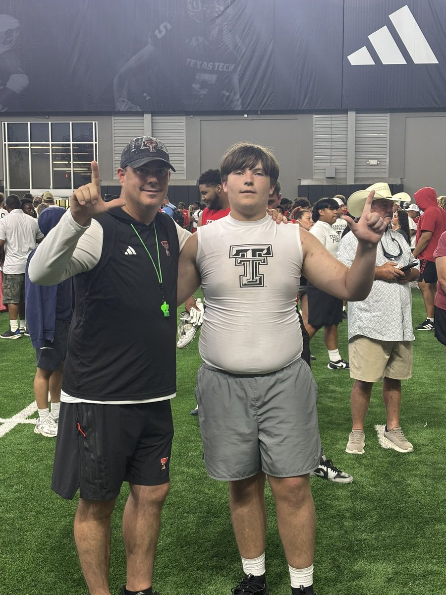 Mickle_Carter's tweet photo. Getting back to business after spending Father’s Day weekend road tripping with my Dad and visiting @TexasTechFB  Camp. It was great catching up with with that @9ine0Elite Fam, @JeraldJJMays. Learned a lot @Jacob_Crow77 and @ClayMcGuireTTU . Felt great to compete!! https://t.co/BEptmcj1ug