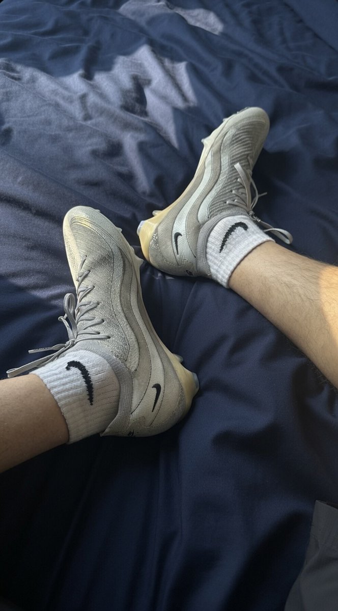 TylerTNlad's tweet photo. Who’s having the first sniff?🔥😈 
#footballboots #lad #alpha #sniff #soccer #trainers #scally https://t.co/NJGVGiQ86C